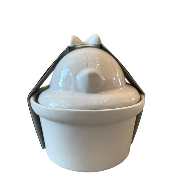 Zrike Brands Easter Bunny Rabbit Lidded Casserole Dish White Ceramic NEW - Picture 5 of 15